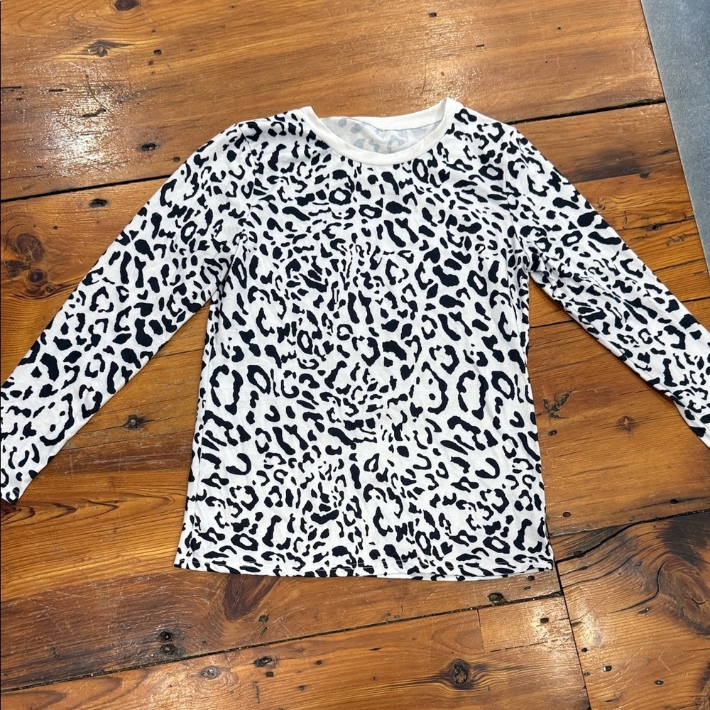 Amazon Cheetah Leopard Animal Print Long Sleeve Tee Shirt Top Size medium